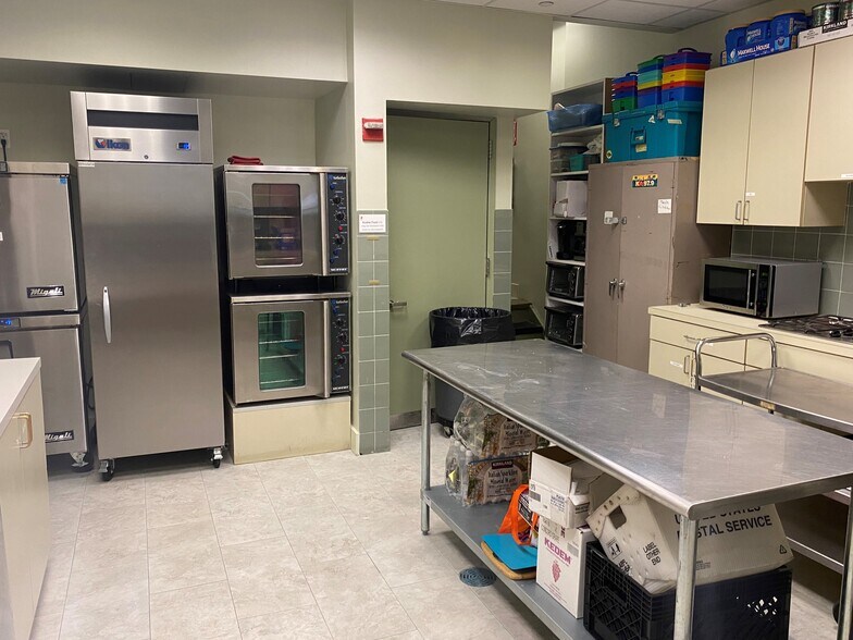 More Photos Of 15 W 86th St, New York Schools For Lease