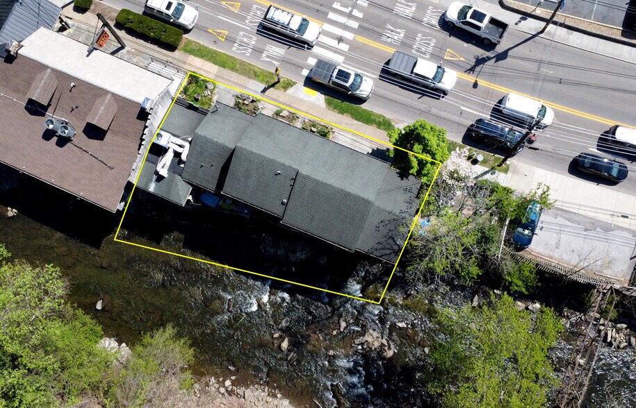 More Photos Of 377 Parkway, Gatlinburg Freestanding For Sale