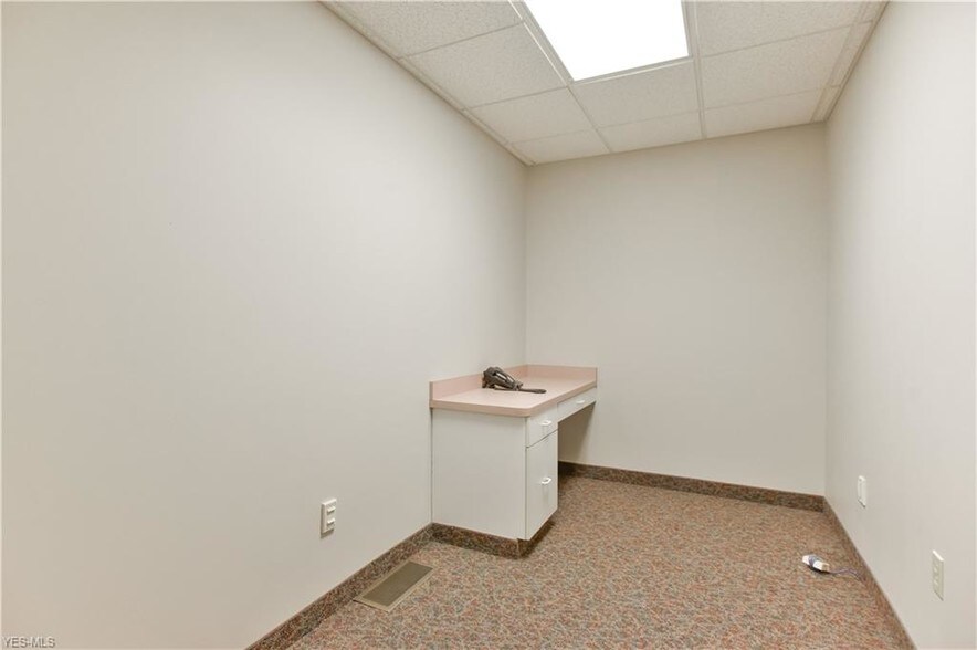 More Photos Of 8790 E Market St, Warren Medical For Sale