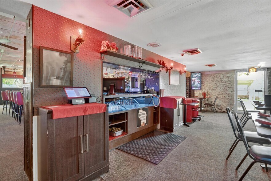 More Photos Of 11802 N Charley Bluff Rd, Milton Restaurant For Sale