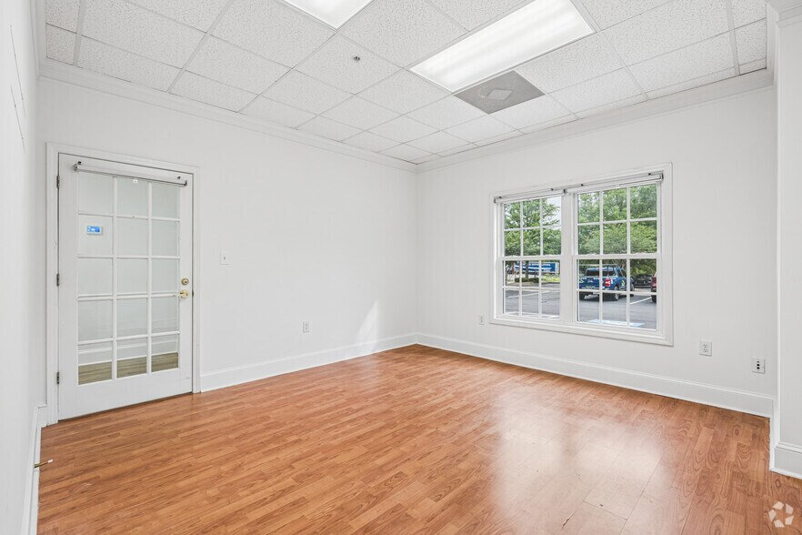 More Photos Of 1290 Kennestone Cir, Marietta Unknown For Lease