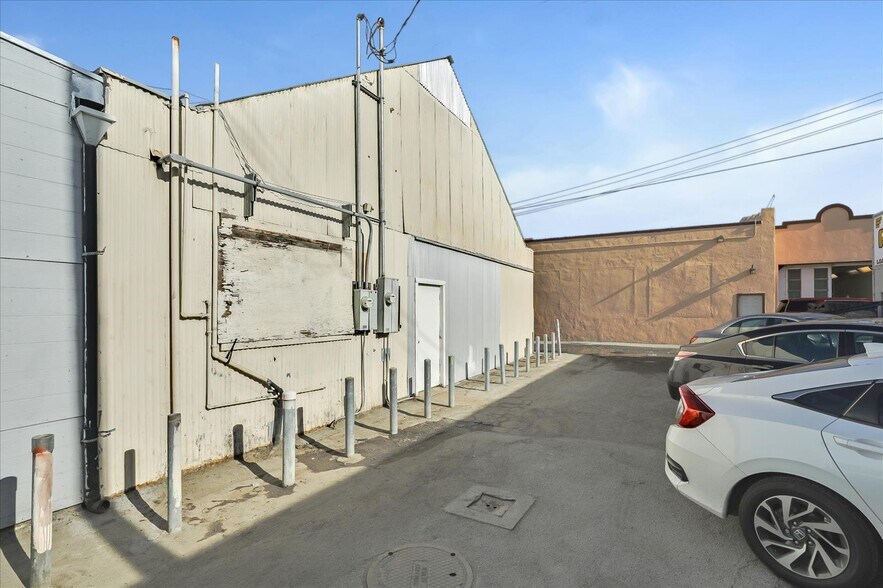 More Photos Of 14 E Lake Ave, Watsonville Storefront For Lease