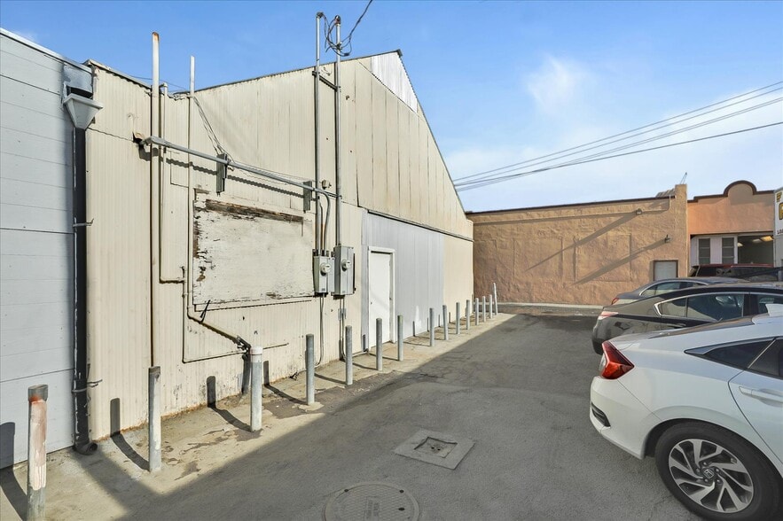 More Photos Of 14 E Lake Ave, Watsonville Storefront For Sale