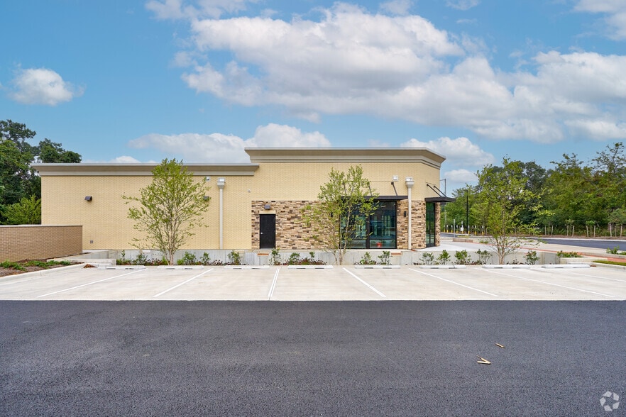 More Photos Of 14119 Travilah Rd, Rockville General Retail For Lease