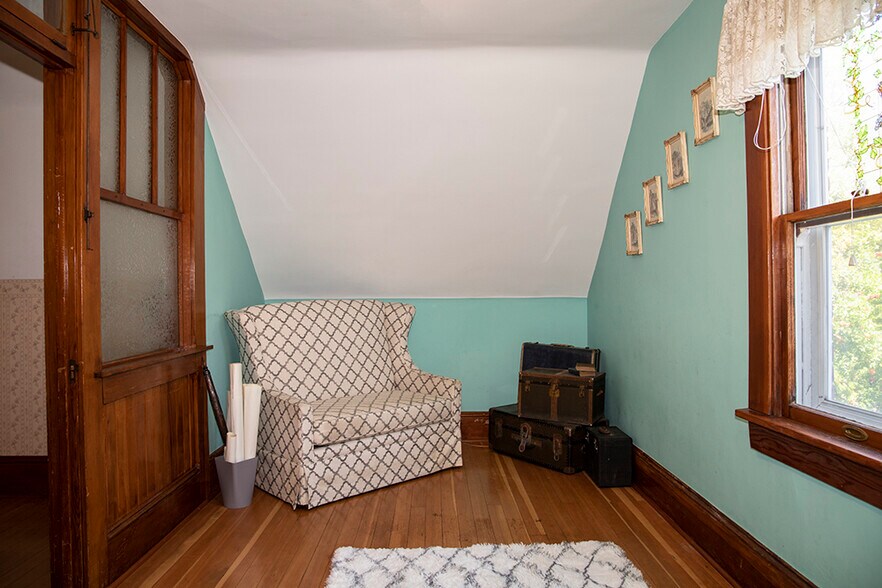 More Photos Of 139 SW I St, Grants Pass Specialty For Sale