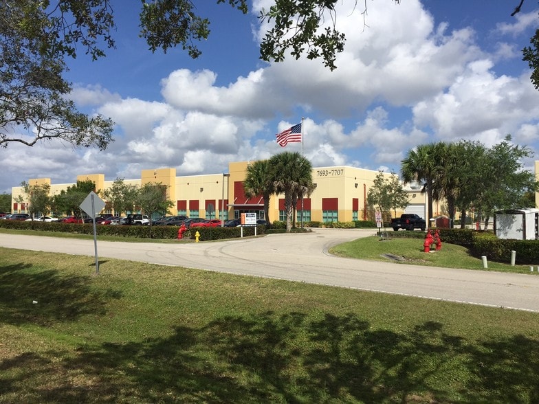 More Photos Of 7729-7767 SW Ellipse, Stuart Flex For Lease