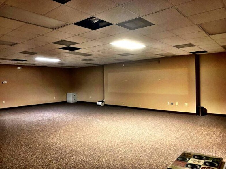 More Photos Of 110 Holiday Dr, Macon-Bibb Medical For Sale