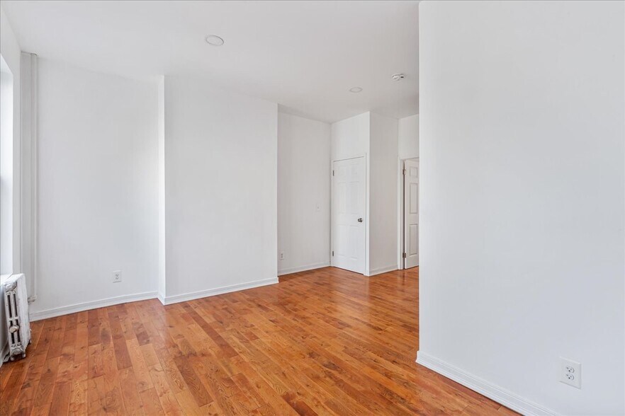 More Photos Of 37 Jewel St, Brooklyn Apartments For Sale