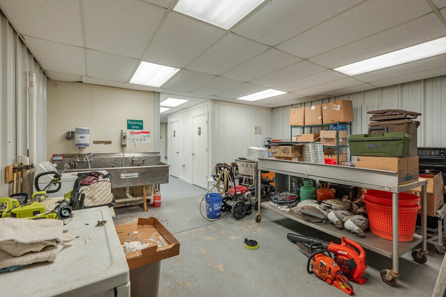 More Photos Of 174 NW 9th ave, Mulberry Distribution For Sale