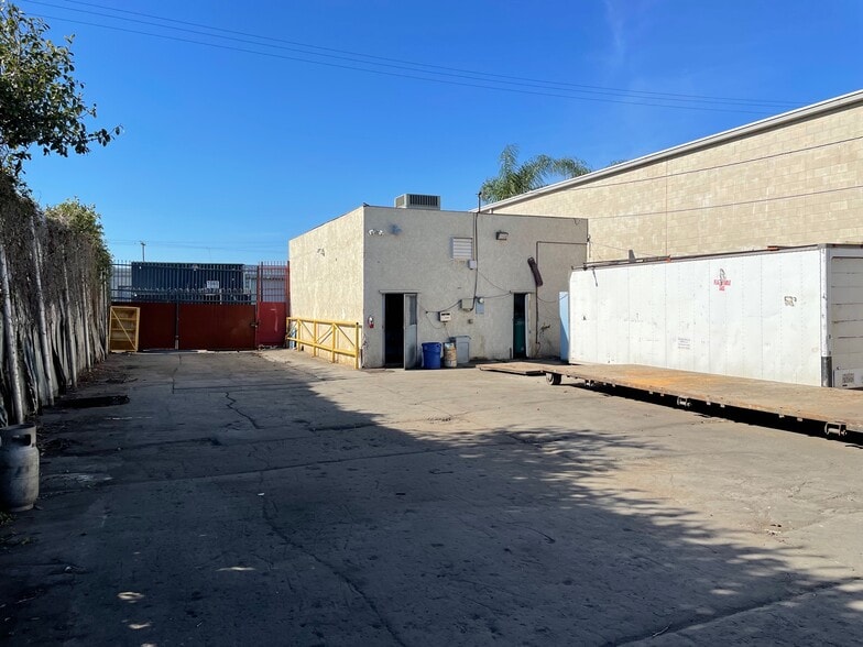 More Photos Of 1666 Cota Ave, Long Beach Warehouse For Sale