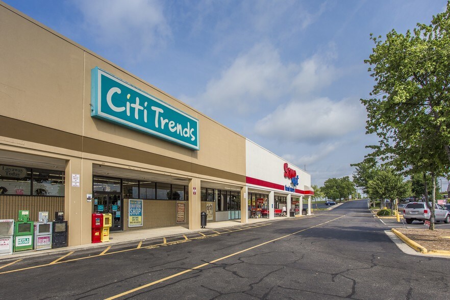 More Photos Of 2826-2850 S Main St, High Point Unknown For Lease