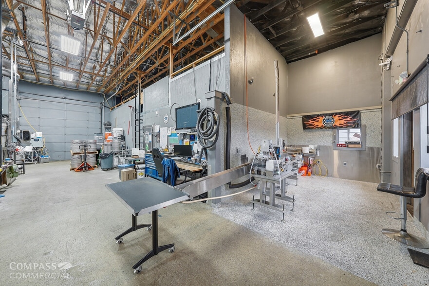 More Photos Of 63063 Layton Ave, Bend Warehouse For Sale