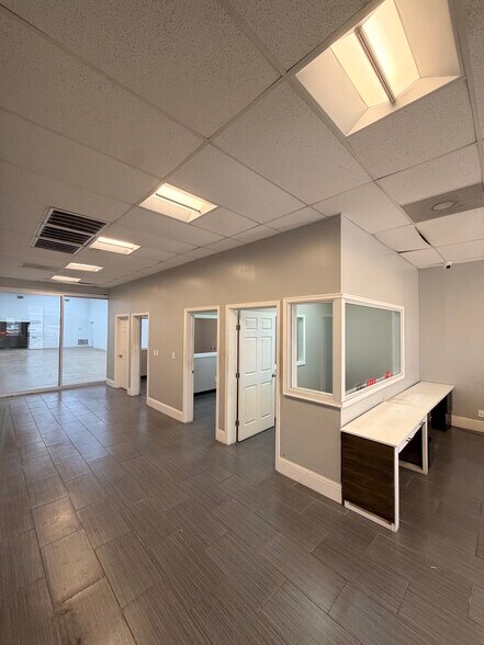 More Photos Of 10501-10537 King William Dr, Dallas Warehouse For Lease