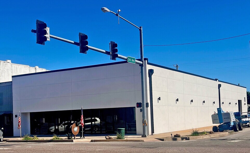 More Photos Of 225 W Main St, Durant Office For Lease