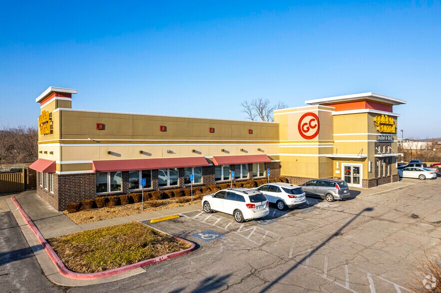 Primary Photo Of 19120 E Valley View Pky, Independence Restaurant For Lease