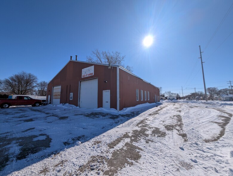 More Photos Of 1100 Weise St, Green Bay Auto Dealership For Sale