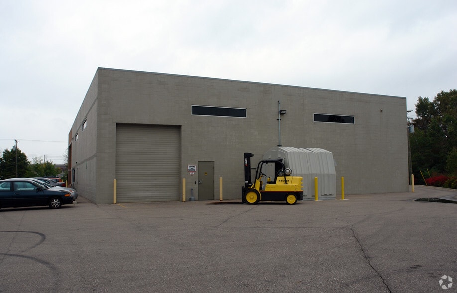 More Photos Of 24860 Hathaway St, Farmington Hills Warehouse For Lease