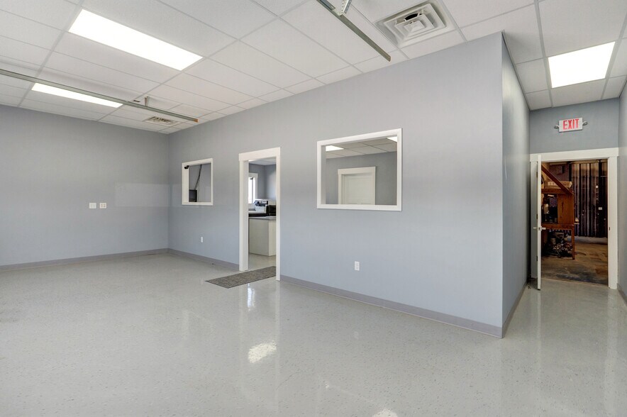 More Photos Of 972 US Highway 60 S, Billings Industrial For Sale