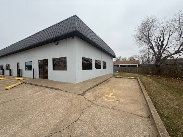 More Photos Of 12618-12620 E 31st St, Tulsa Freestanding For Sale