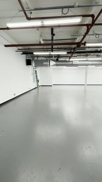 Primary Photo Of 573 Johnson Ave, Brooklyn Warehouse For Lease