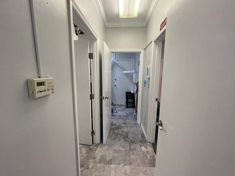 More Photos Of 160 Waverly Pl, San Francisco Storefront Retail Office For Lease