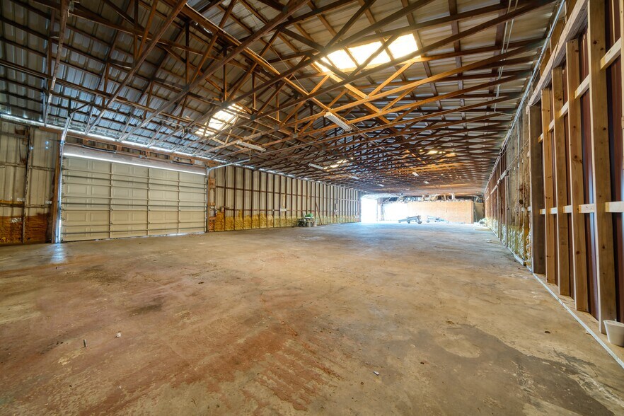 More Photos Of 9206 Thomasville Dr, Houston Warehouse For Sale