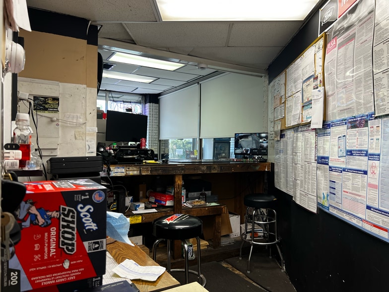 More Photos Of 4585 Amboy Rd, Staten Island Auto Repair For Sale