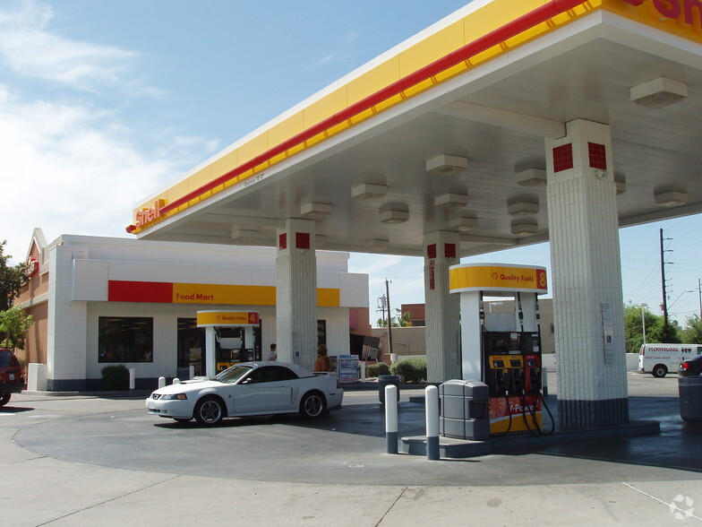 Primary Photo Of 305 E Thomas Rd, Phoenix Service Station For Lease