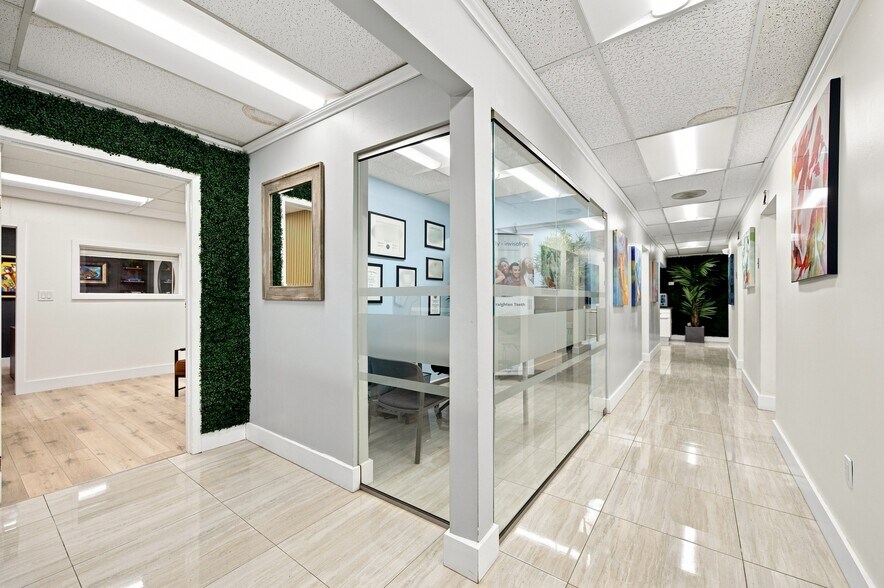 More Photos Of 610-618 NE 124th St, North Miami Office For Sale