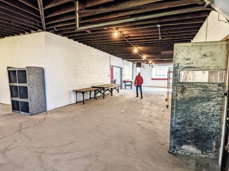 More Photos Of 2706 W 11th St, Little Rock Light Manufacturing For Sale