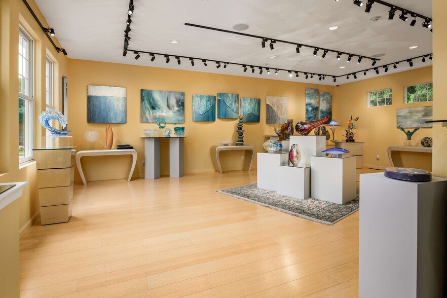 More Photos Of 307 Main St, Ogunquit Storefront For Sale