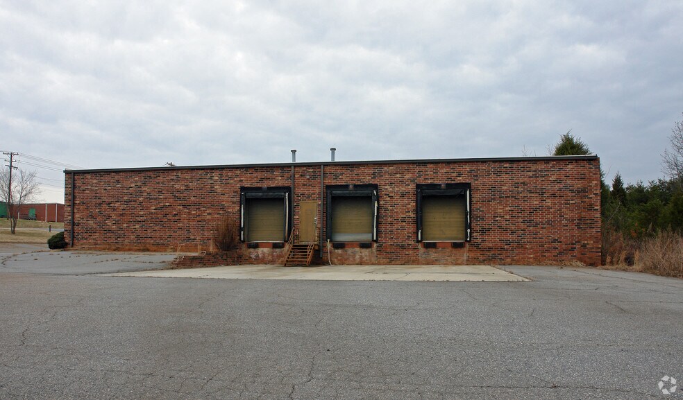 More Photos Of 2656 Heart Dr, Claremont Warehouse For Lease