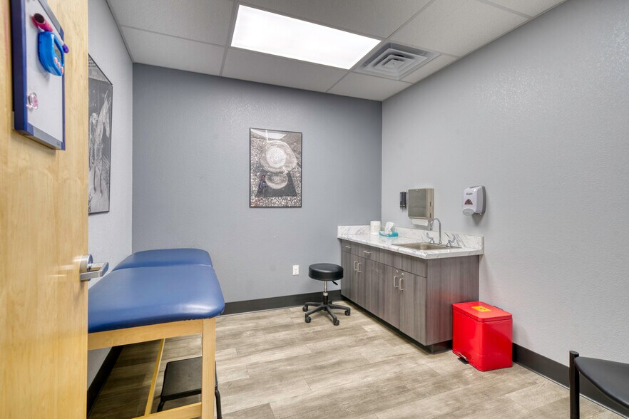 More Photos Of 2006 East Main, Madisonville Medical For Lease