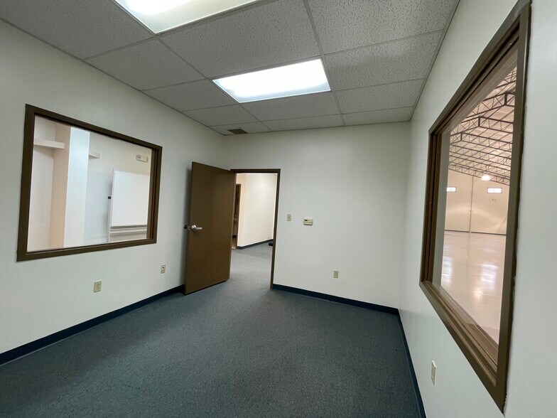 More Photos Of 19605 E 40 Hwy, Independence Warehouse For Sale