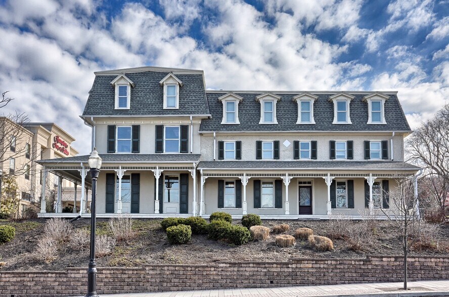 More Photos Of 390 E Main St, Ephrata Office For Sale