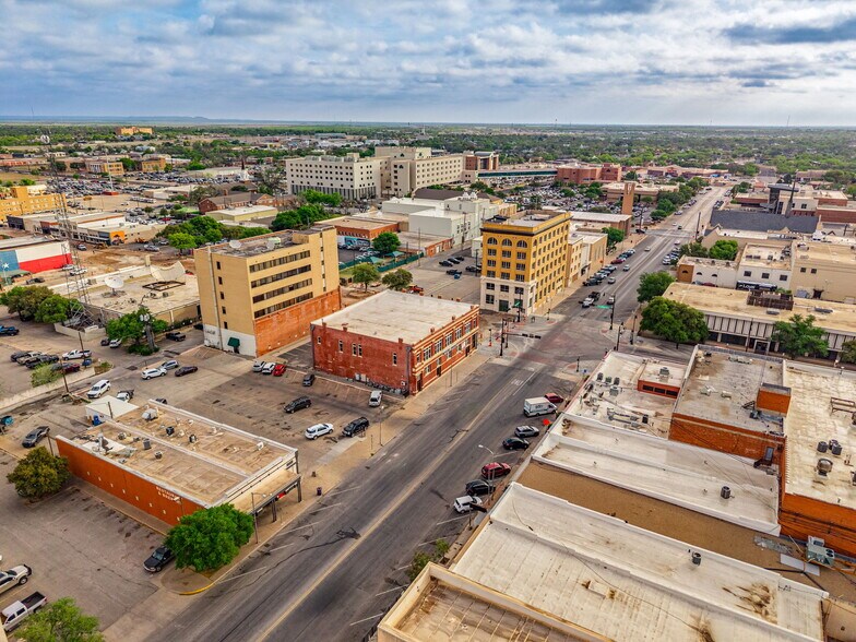 More Photos Of 29 S Chadbourne St, San Angelo Drugstore For Sale