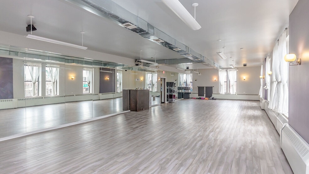 More Photos Of 101-107 N Oak Park Ave, Oak Park General Retail For Sale