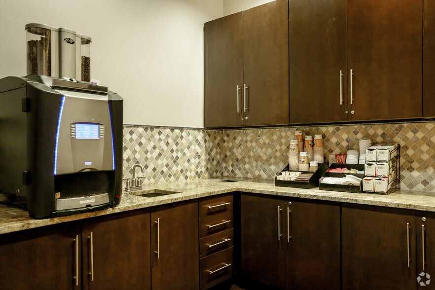 More Photos Of 5927 Almeda Rd, Houston Apartments For Lease