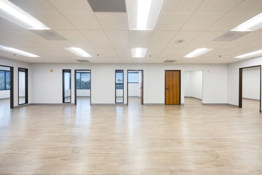 More Photos Of 601 S Glenoaks Blvd, Burbank Office For Lease