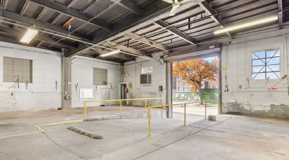More Photos Of 1821 Steinway Pl, Astoria Warehouse For Lease