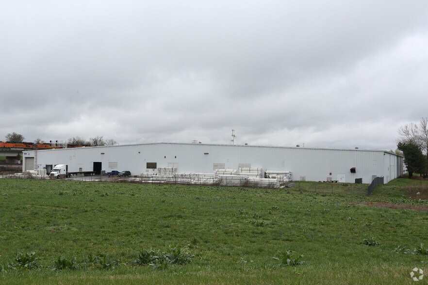 More Photos Of 6520-6530 Winner Rd, Kansas City Warehouse For Lease