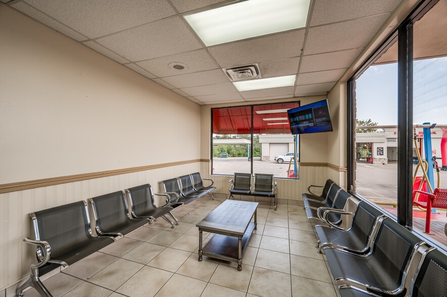 More Photos Of 309 S Timberland Dr, Lufkin Auto Repair For Sale