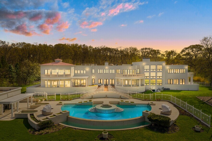 Primary Photo Of 157 Cliff Rd, Port Jefferson Specialty For Sale