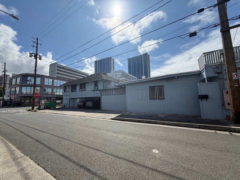 More Photos Of 1303 Rycroft St, Honolulu Restaurant For Sale