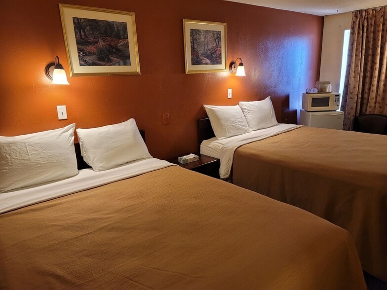 More Photos Of 609 E 15th St S, Eads Hotel For Sale