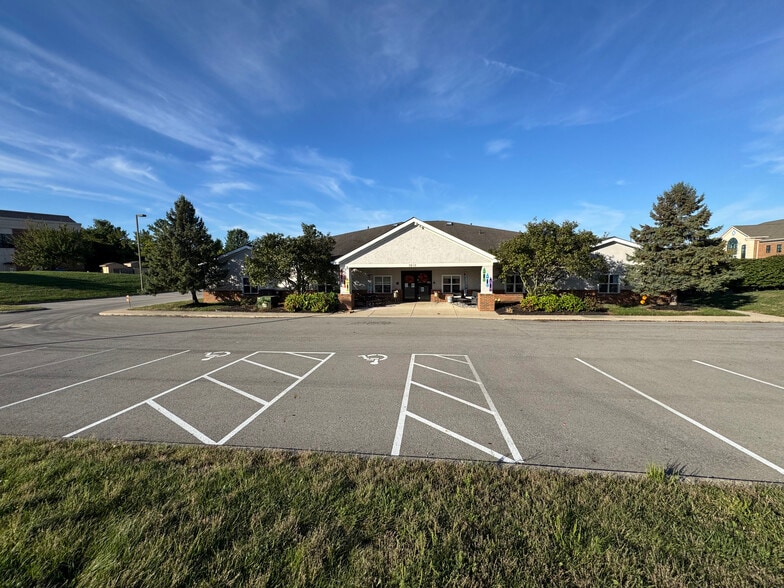 More Photos Of 7810 Graphics Way, Lewis Center Office For Sale