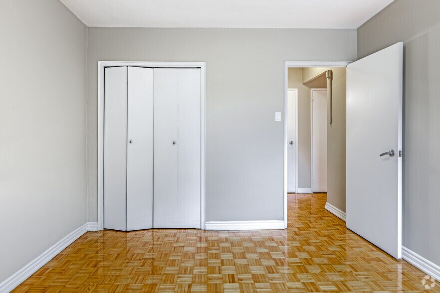 More Photos Of 345 Lakeshore Rd W, Mississauga Apartments For Lease