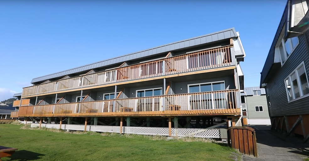 More Photos Of 101 NW 11th Ave, Rockaway Beach Hotel For Sale