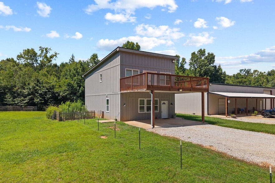 More Photos Of 221 Columbus Dr, Homer Flex For Sale