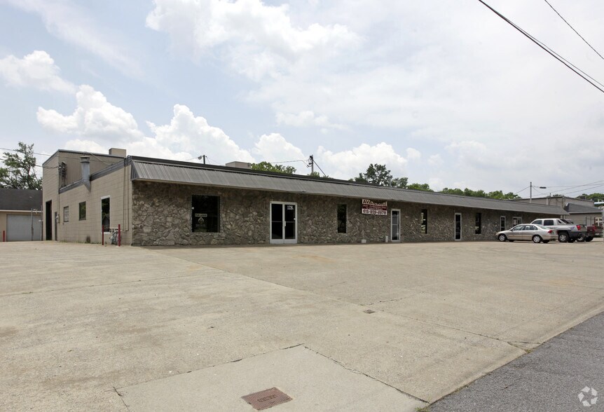 Primary Photo Of 126-128 Volunteer Dr, Hendersonville Unknown For Lease